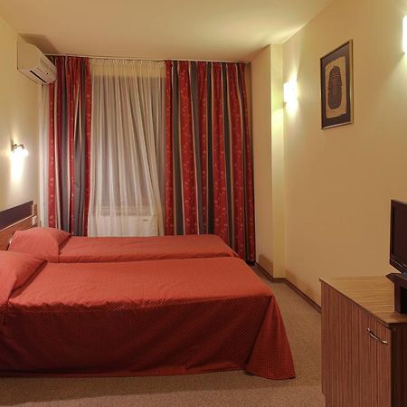 Hotel Luxor 멜닉 외부 사진