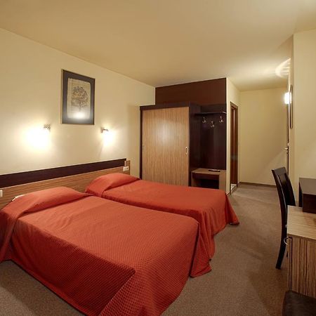 Hotel Luxor 멜닉 외부 사진