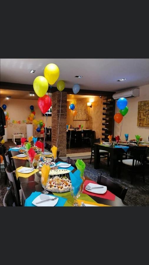Hotel Luxor 멜닉 외부 사진