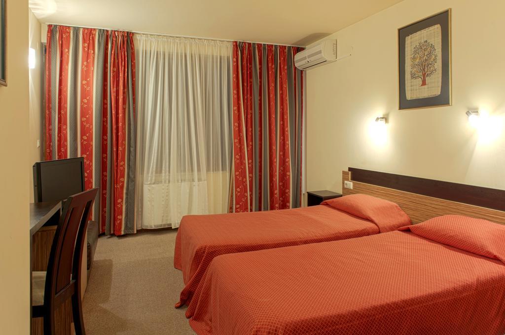 Hotel Luxor 멜닉 외부 사진