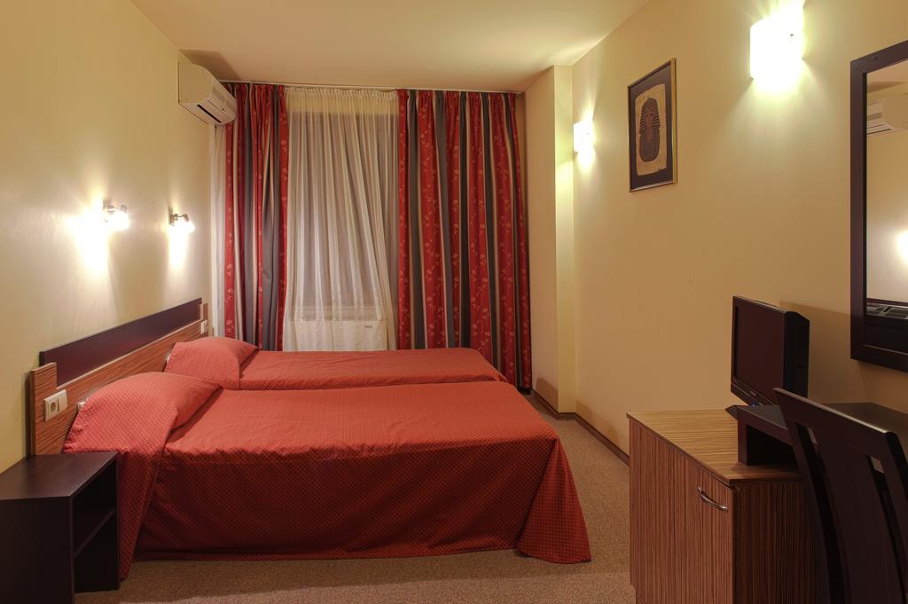 Hotel Luxor 멜닉 외부 사진