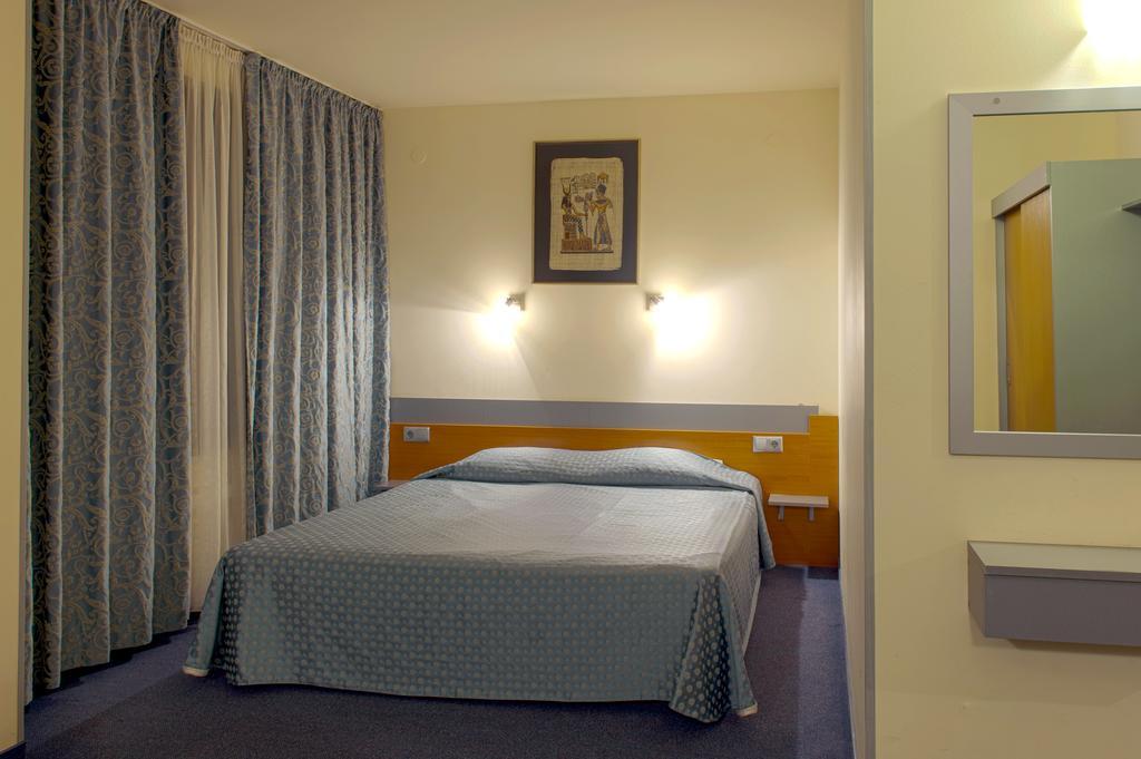 Hotel Luxor 멜닉 외부 사진